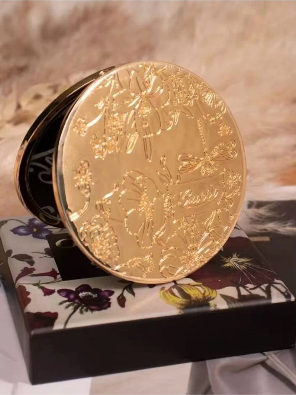 Gucci Gold Floral Compact Mirror - Picture 5 of 5